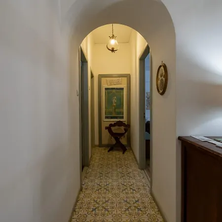 Domus Bed and Breakfast 3*