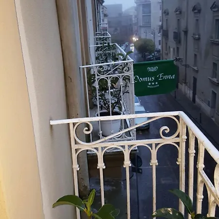 Domus Bed and Breakfast Έννα