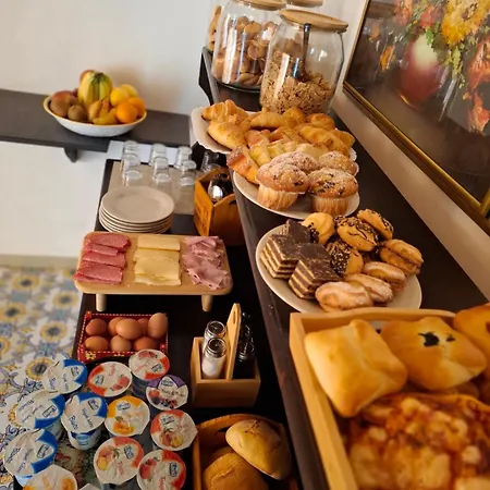 Domus Bed & Breakfast 3*