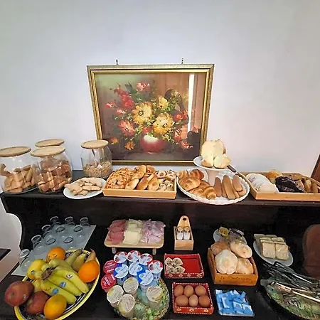 Domus Bed & Breakfast 3*