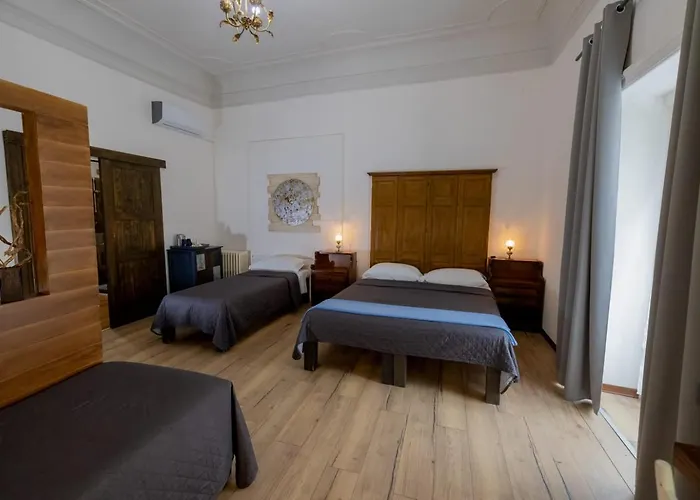 לינה וארוחת בוקר Domus 3*